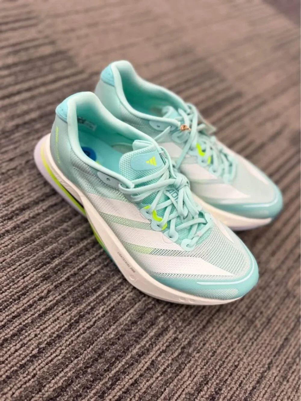 ✨ NEW - Adidas Adizero Boston 13 - Women's 7.5 / Men's 6 - Mint / White - NEW ✨